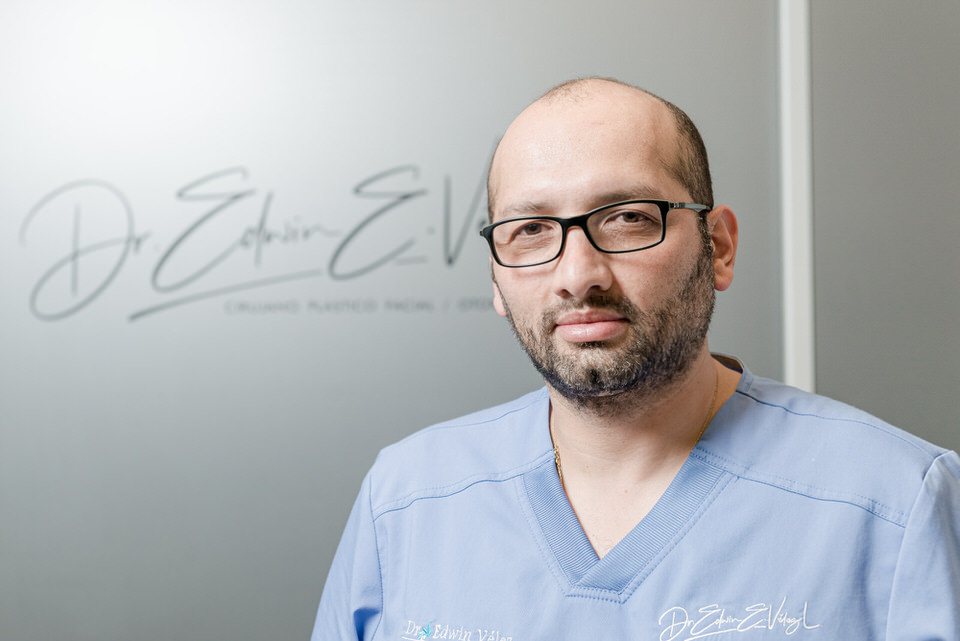 Doctor Edwin Vélez, Cirujano Plástico Facial y Otorrinolaringólogo