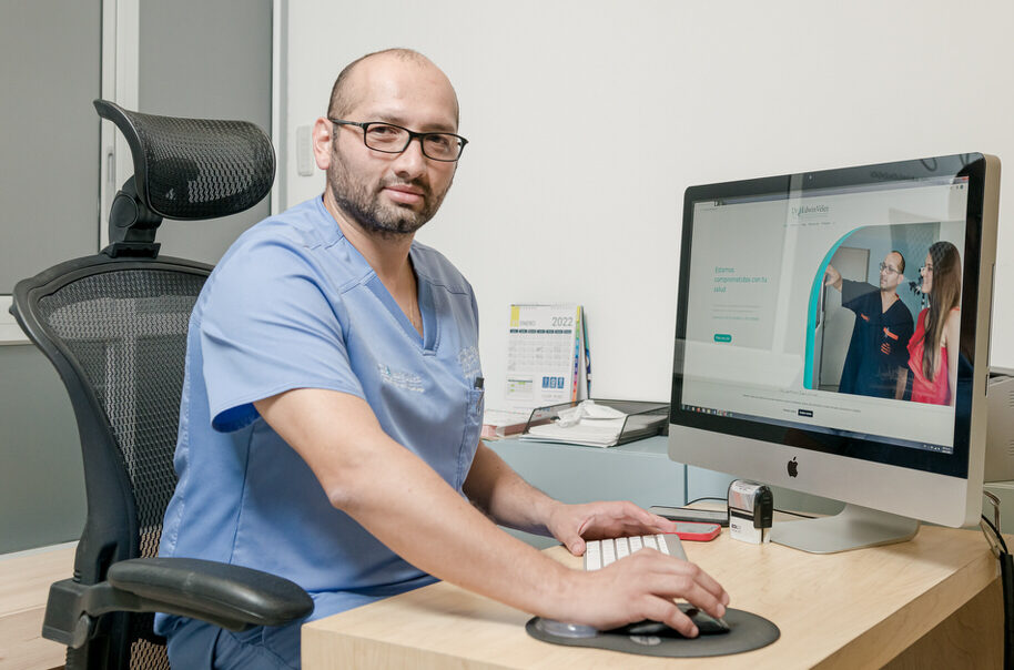 Doctor Edwin Vélez, Cirujano Plástico Facial y Otorrinolaringólogo