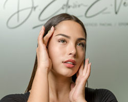 Ritidoplastia o lifting facia - Doctor Edwin Vélez, Cirujano Plástico Facial y Otorrinolaringólogo